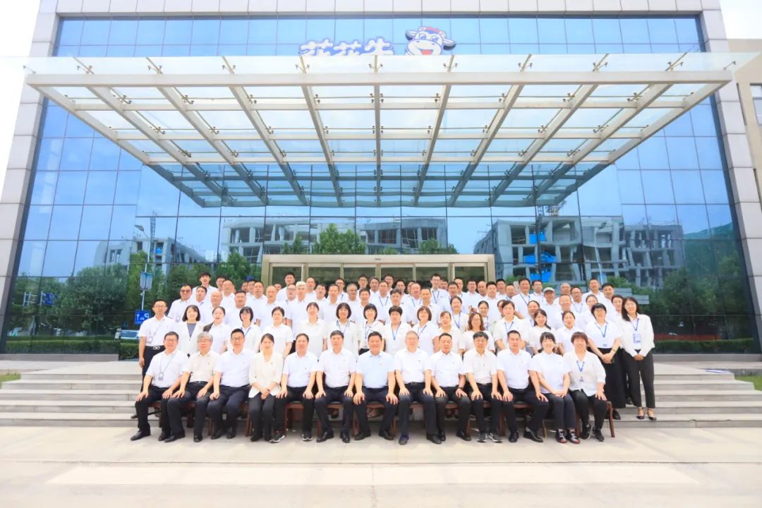 中國共產黨河南花花牛乳業(yè)集團股份有限公司第二屆委員會第二次黨員大會勝利召開