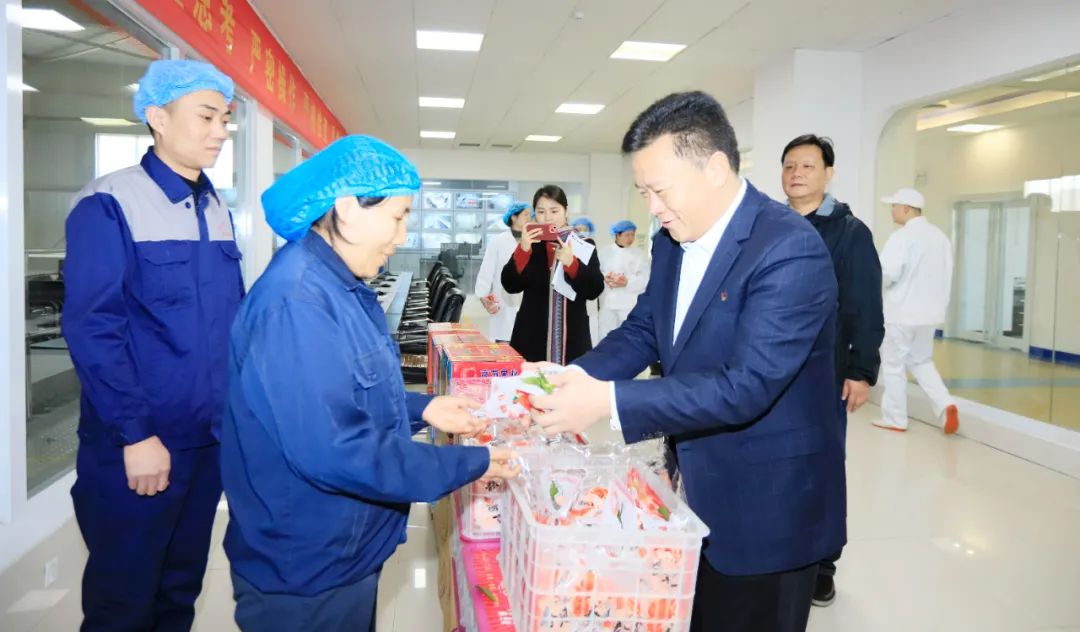 新春慰問送關(guān)懷——集團(tuán)黨委書記、董事長慰問春節(jié)期間堅守崗位的一線職工
