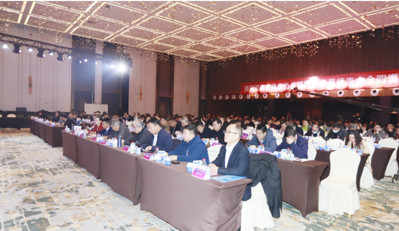 河南奶業(yè)發(fā)展啟航新征程——花花牛乳業(yè)集團(tuán)黨委書(shū)記、董事長(zhǎng)唐洪峰當(dāng)選河南省奶業(yè)協(xié)會(huì)會(huì)長(zhǎng)