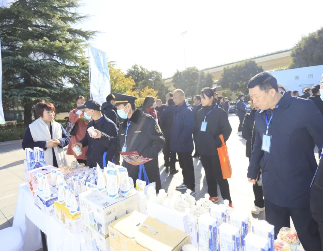 花花牛丨落實(shí)食品生產(chǎn)加工企業(yè)質(zhì)量安全主體責(zé)任，助力人民群眾生活更美好——2023年河南省暨鄭州食品安全宣傳周啟動(dòng)儀式隆重舉行