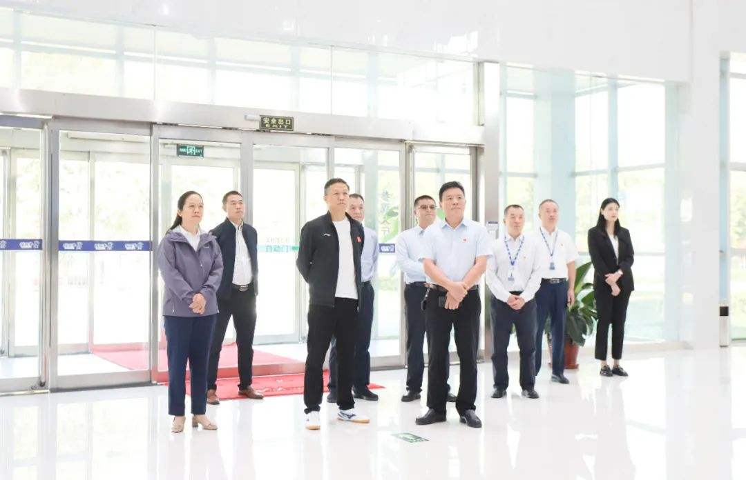 快樂過“雙節(jié)”，安全不放假｜河南農(nóng)投集團(tuán)黨委書記、董事長(zhǎng)李曉寰一行蒞臨花花牛乳業(yè)集團(tuán)開展“雙節(jié)”安全生產(chǎn)大檢查活動(dòng)并慰問一線職工、