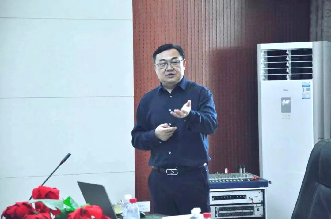 花花牛丨國家奶牛產(chǎn)業(yè)技術(shù)體系首席科學(xué)家、中國農(nóng)業(yè)大學(xué)教授李勝利一行蒞臨花花牛魯山瑞亞參觀調(diào)研