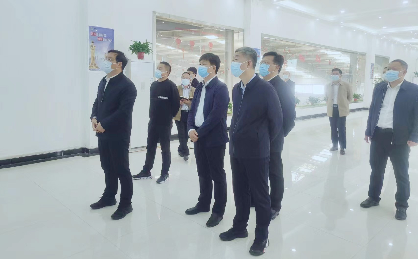 駐馬店市委副書記、市長李躍勇一行 蒞臨花花牛乳業(yè)集團新蔡豫信瑞亞牧場調研