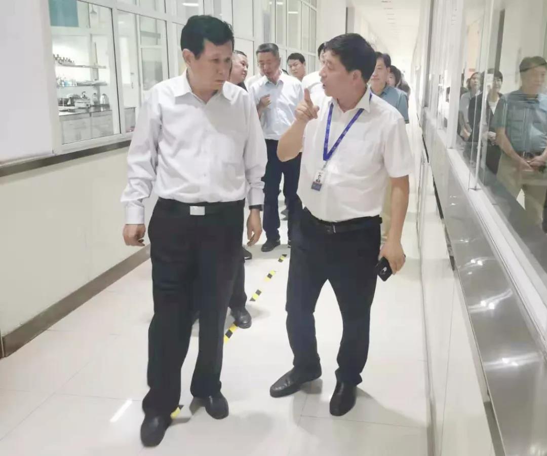 鄭州航空港區(qū)黨工委書記張俊峰蒞臨鄭州花花牛乳制品有限公司調(diào)研