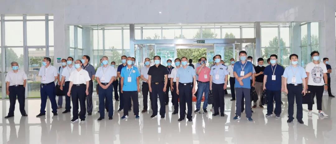 鄭州市安全生產(chǎn)雙重預(yù)防體系建設(shè)現(xiàn)場觀摩會(huì)在花花牛乳業(yè)集團(tuán)鄭州分公司召開