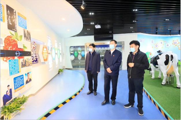 河南省委農辦主任、農業(yè)農村廳廳長申延平一行調研河南花花牛乳業(yè)集團