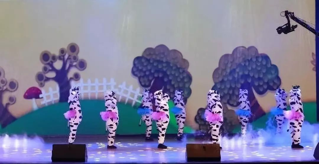 “贏在2019”，花花牛乳業(yè)集團(tuán)2019年新春晚會(huì)盛大開(kāi)幕