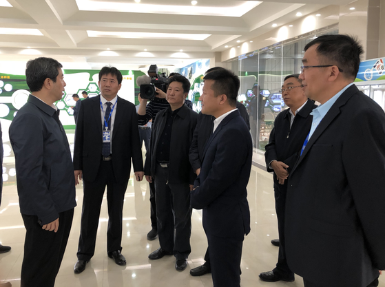 河南省委副書(shū)記、省長(zhǎng)陳潤(rùn)兒一行蒞臨 花花牛集團(tuán)魯山瑞亞牧業(yè)有限公司視察調(diào)研