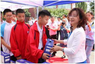 “健康中原，牛奶伴您行——花花牛乳業(yè)集團(tuán)2018中國(guó)小康牛奶行動(dòng)” 公益助學(xué)啟動(dòng)儀式隆重舉行