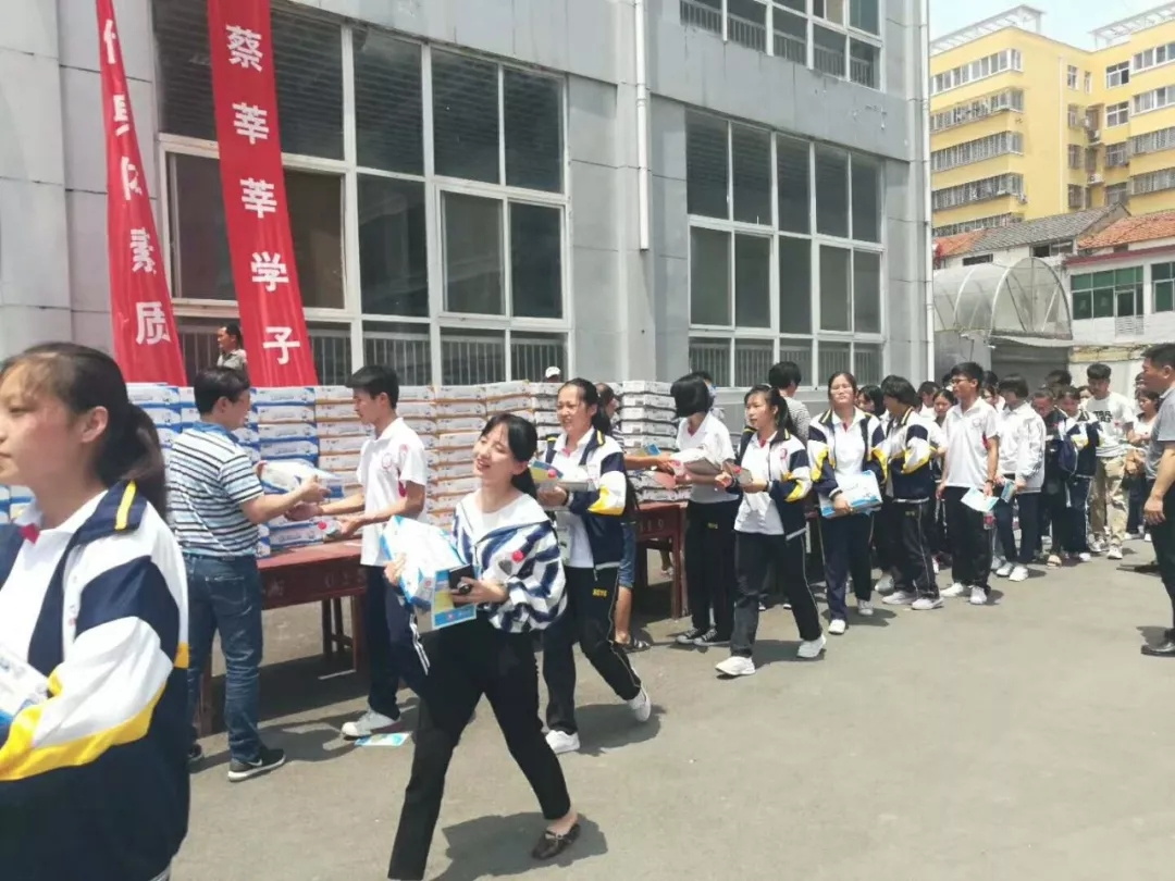 花花牛|捐助教育100萬(wàn)元！做公益，我們是認(rèn)真的！