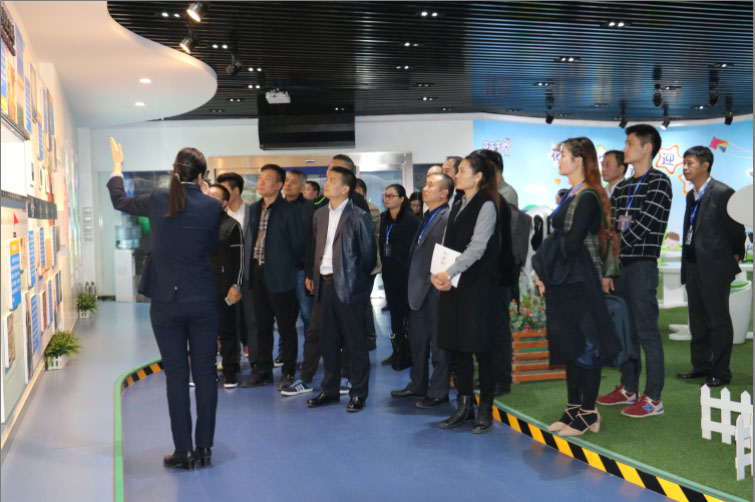 商界領(lǐng)袖俱樂部精英參訪花花牛！