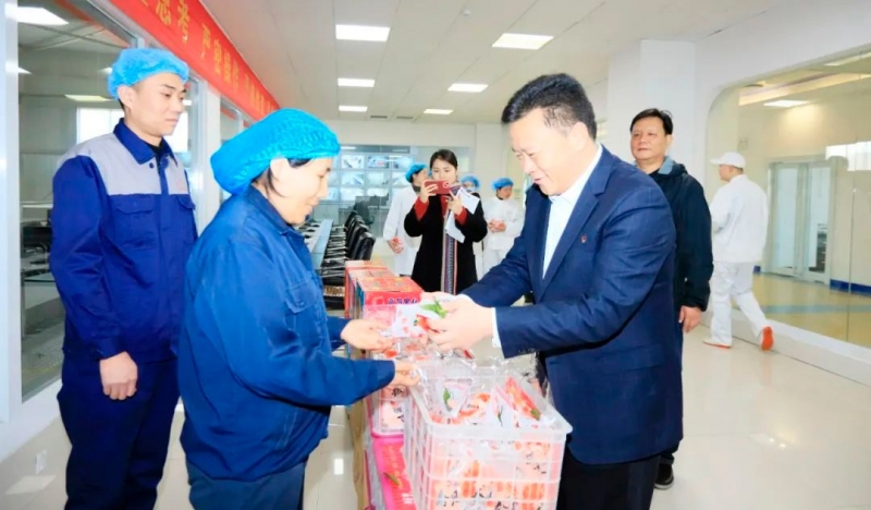 新春慰問送關(guān)懷——集團黨委書記、董事長慰問春節(jié)期間堅守崗位的一線職工