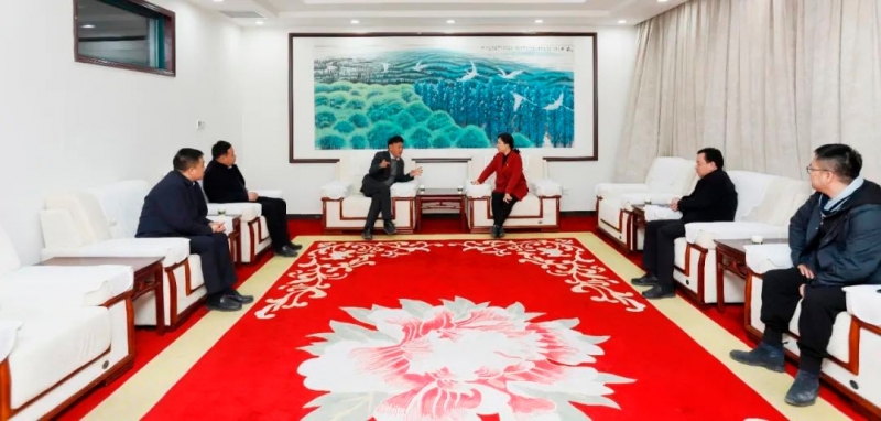 發(fā)揮產(chǎn)業(yè)優(yōu)勢 助力鄉(xiāng)村振興 | 民權(quán)縣委副書記、縣長王靜嫻會見關(guān)曉彥董事長一行