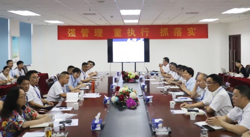 勇?lián)姑な卣齽?chuàng)新｜花花牛乳業(yè)集團召開營銷、養(yǎng)殖及飼料月度經(jīng)營工作會議