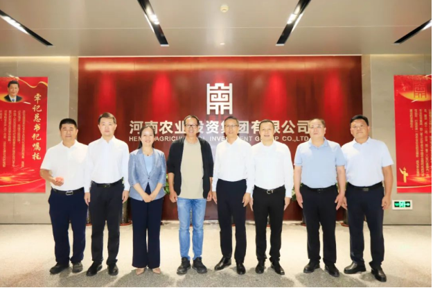 東方甄選俞敏洪先生到訪河南農(nóng)投集團(tuán)，品嘗花花牛產(chǎn)品并給予高度評(píng)價(jià)
