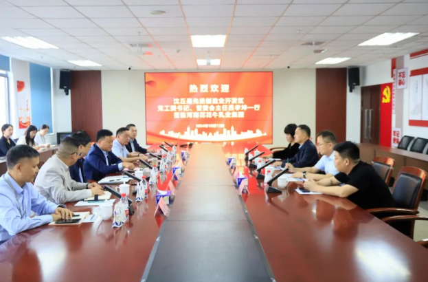 沈丘縣先進(jìn)制造業(yè)開發(fā)區(qū)黨工委書記呂孝坤、金絲猴食品有限公司董事長(zhǎng)李旸等一行到訪河南花花牛乳業(yè)集團(tuán)